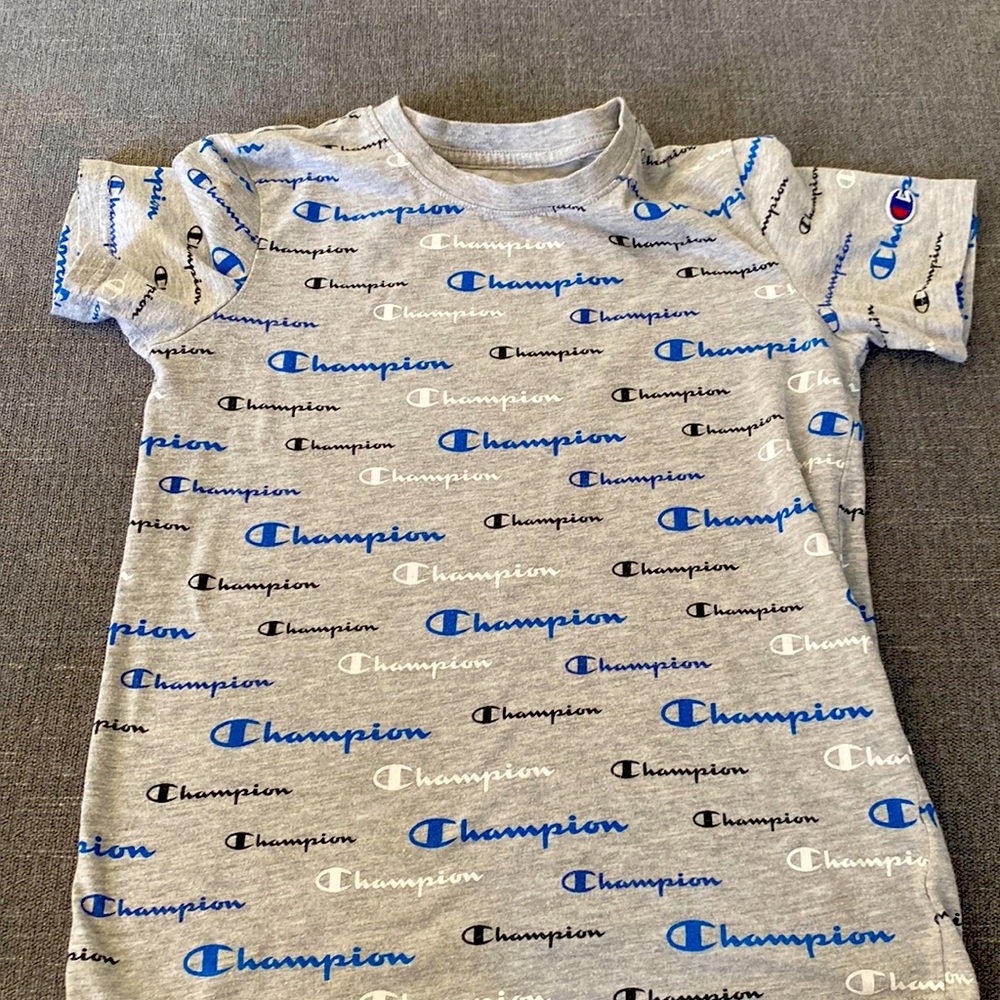 Boys T-shirt. Size M. Champion